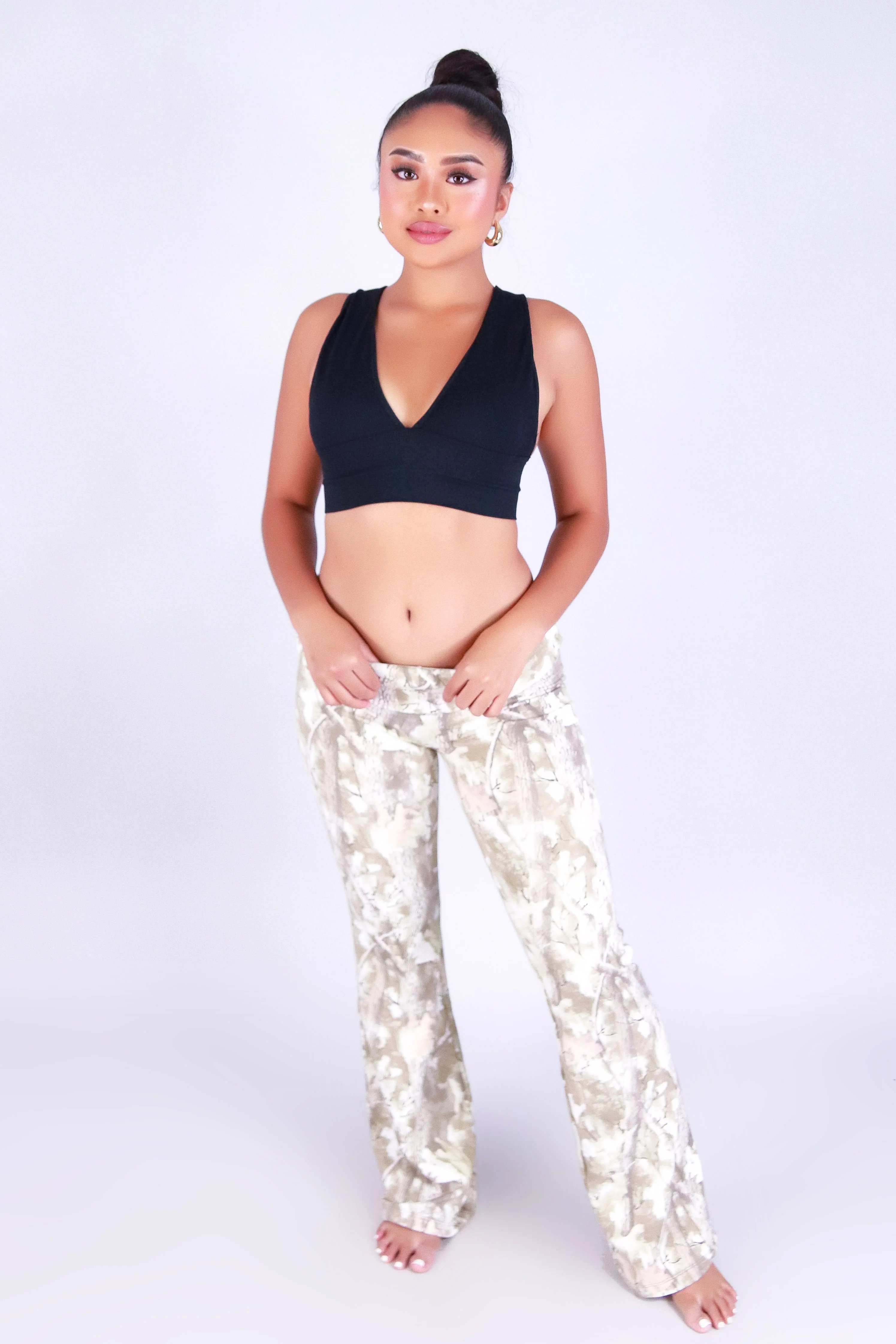 HUNTRESS VIBE HUNTING CAMO FLARE PANTS